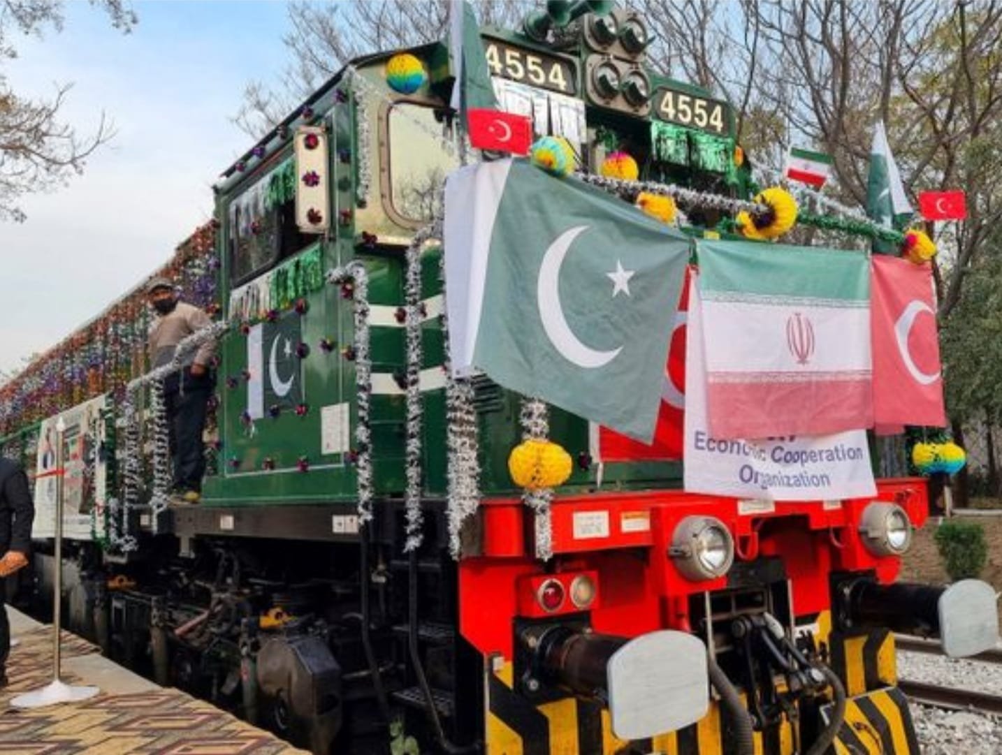 Islamabad-Tehran-Istanbul ITI cargo train to reduce time and cost as compared to sea freight